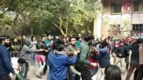 துணைபோகும் ஜே.என்.யூ நிர்வாகம் 