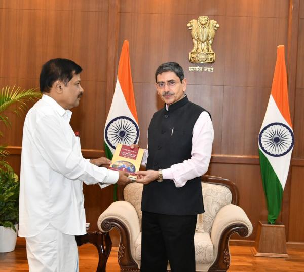  Social Activist KS Radhakrishnan meets Tamilnadu Governor RN Ravi