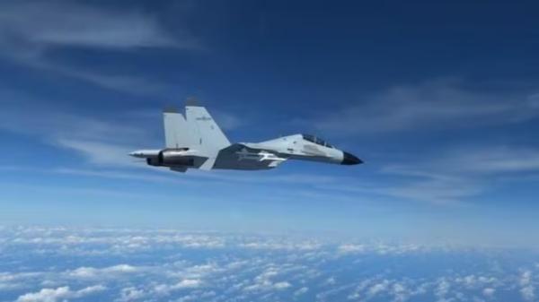 வழிமறித்த சீன போர் விமானம் 