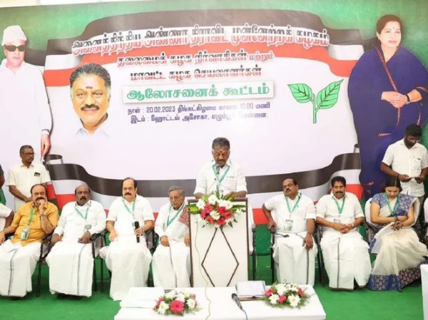 ஓபிஎஸ் கையில் இருக்கும்