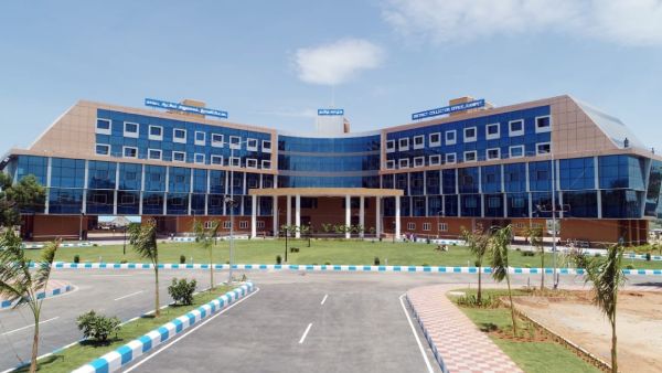 காப்பகத்தில் மாணவி 