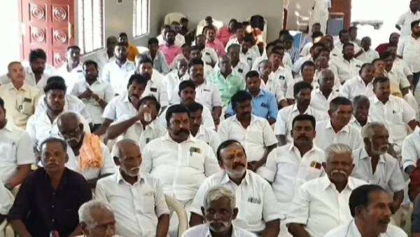 அதிமுக வேட்பாளர் 