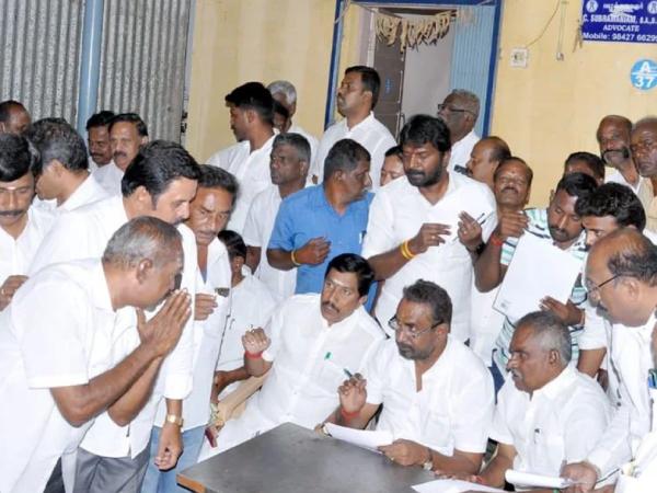 அதிமுக தரப்பில் அதிமுக தரப்பில்