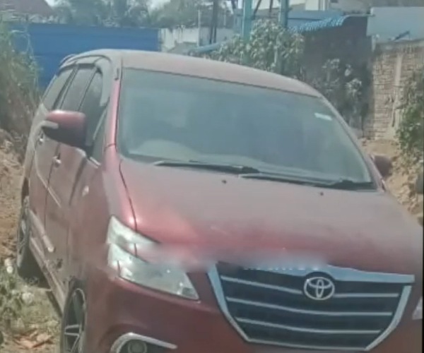 கார் உரிமையாளர் யார்? 