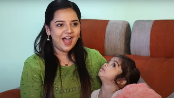 நிலாவை கொஞ்சும் இனியா