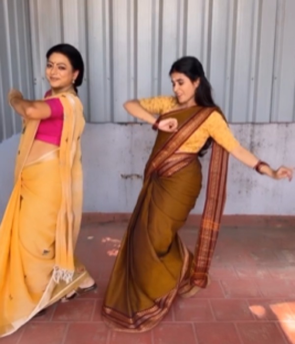 நிலாவுக்கு தாத்தா கோபி