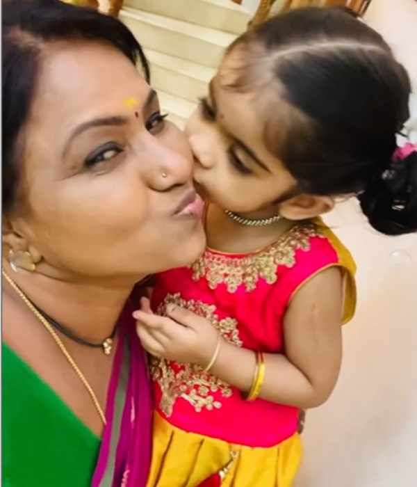 நிலா பாப்பாவிற்கு ரசிகர்கள்