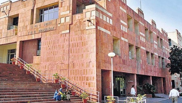 பல்கலைக்கழகத்திற்குள் 