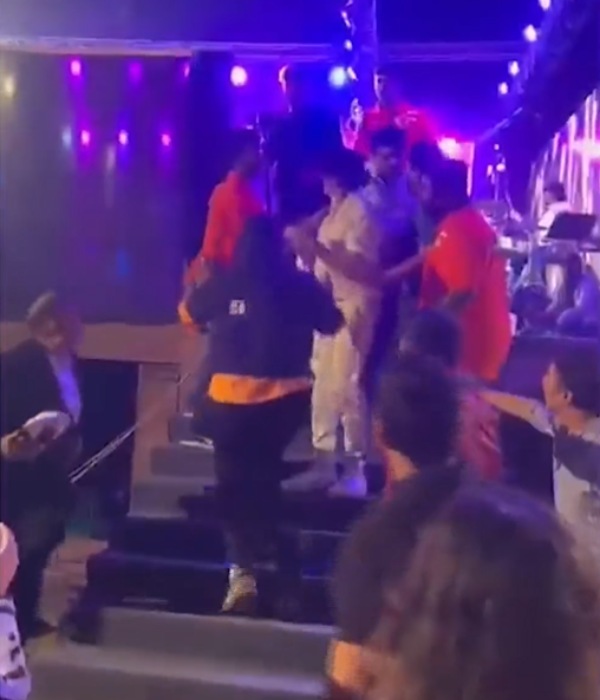 சோனு நிகாமுடன் செல்பி 