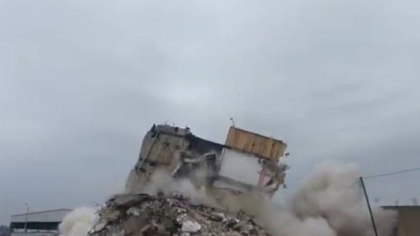 இரண்டாவது நிலநடுக்கம்