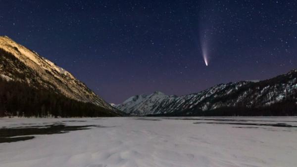 பூமிக்கு அருகே வந்த பச்சை வால் நட்சத்திரம் 