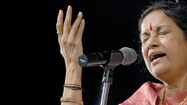  10 ஆயிரம் பாடல்களுக்கு மேலாக 