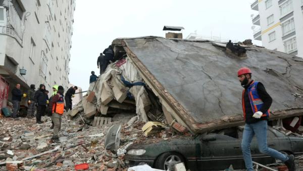 தகர்ந்த கட்டிடங்கள் 