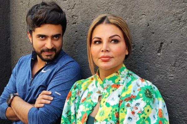 அடிலிடம் இருந்து தன்னை பிரிக்க சதி 