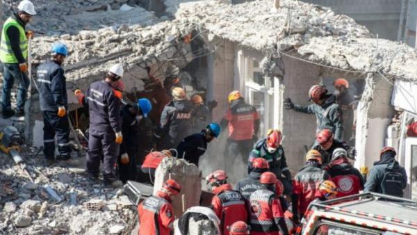  துருக்கியில் 8,000 பேர் உயிரிழப்பு 