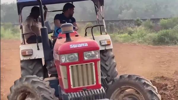  குழம்பிப்போன நெட்டிசன்ஸ் 