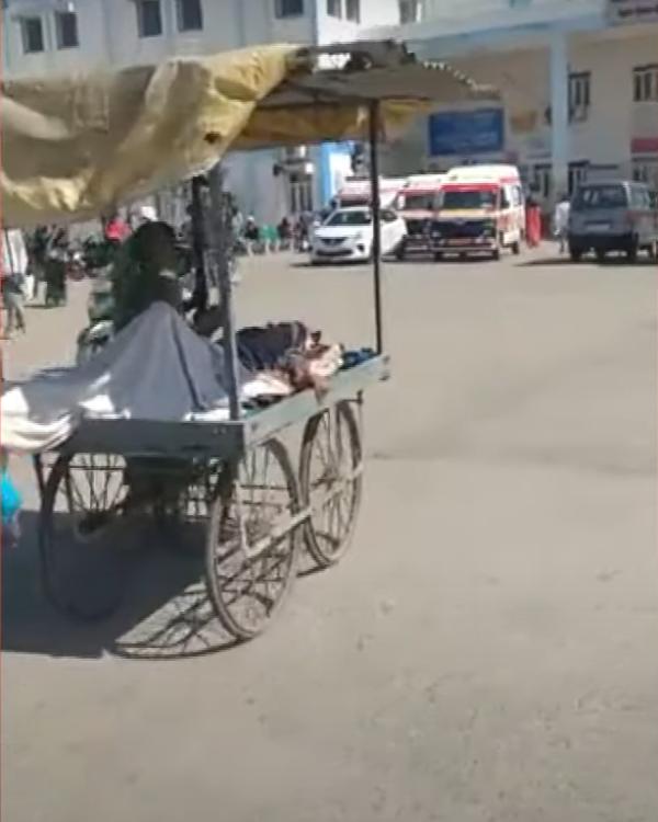 தள்ளுவண்டியில்.. 