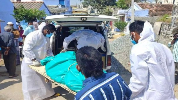 சடலங்கள் வீட்டுக்குள் சடலங்கள் வீட்டுக்குள்