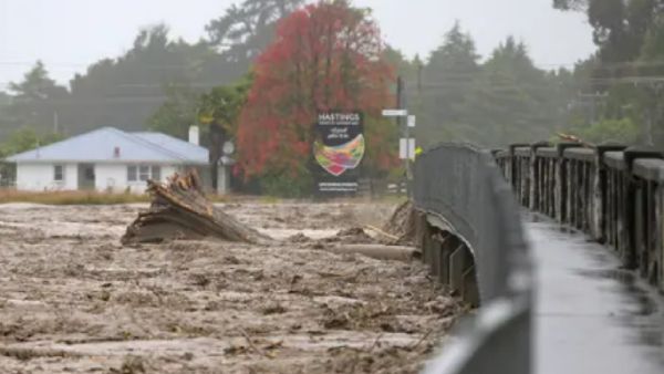 சாலைகளில் வெள்ளம் 