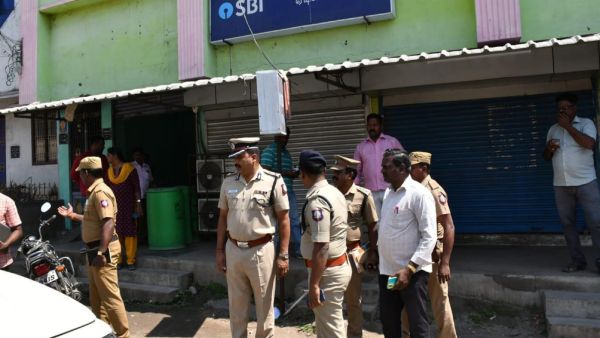 எங்கே இப்போது? 