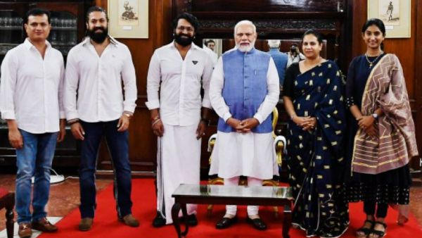 நடிகர்கள், கிரிக்கெட் வீரர்கள் நடிகர்கள், கிரிக்கெட் வீரர்கள்