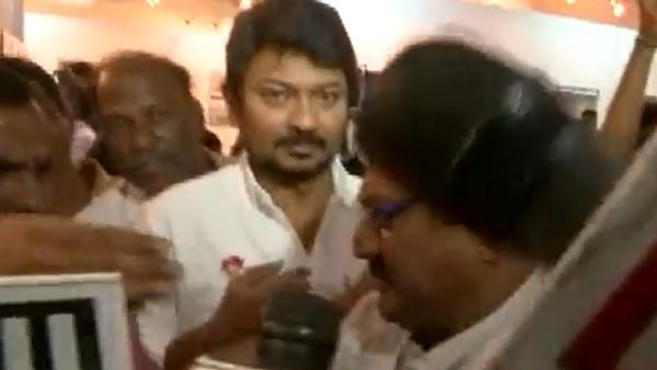 குடும்ப பிரச்சனையில்... குடும்ப பிரச்சனையில்...