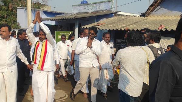  சின்னப்பையன் என்று மட்டும் 