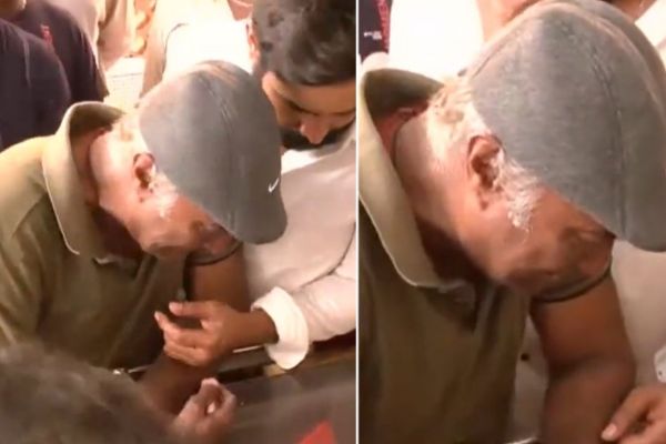 உடைந்து அழுதார் 