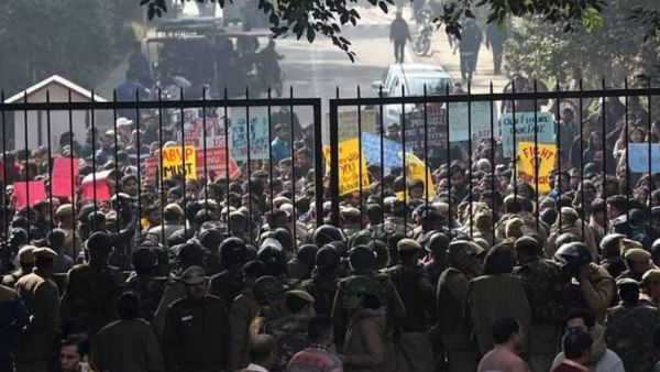 ஜேஎன்யு மாணவர்கள் பேரணி 