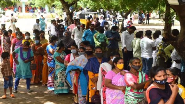 Polling in Erode East Rajajipuram Polling Station which took place past 9 oclock..this is the reason Polling in Erode East Rajajipuram Polling Station which took place past 9 oclock..this is the reason