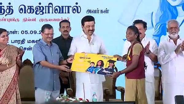 அர்விந்த் கெஜ்ரிவால் பங்கேற்ற நிகழ்ச்சி அர்விந்த் கெஜ்ரிவால் பங்கேற்ற நிகழ்ச்சி