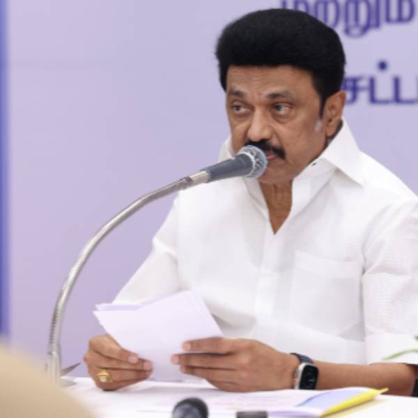 குழந்தைகளும் முக ஸ்டாலினும் குழந்தைகளும் முக ஸ்டாலினும்