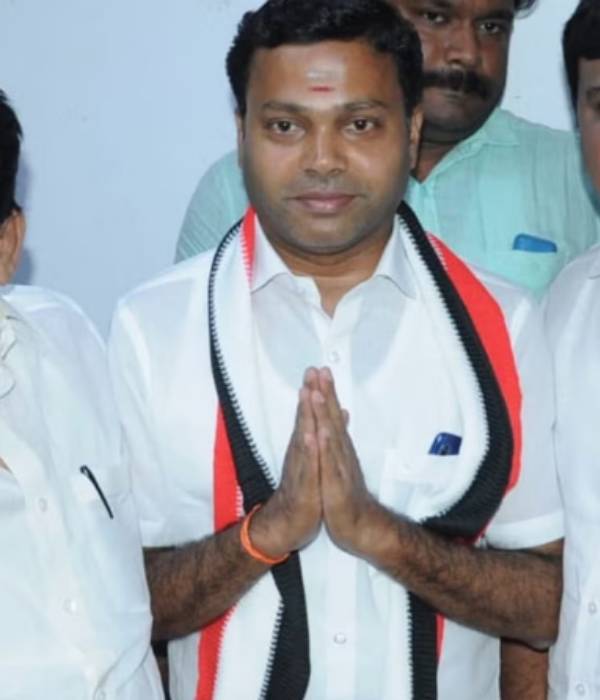 Confusion continues in ADMK Will O. Panneer Selvam withdraw the candidate? 
