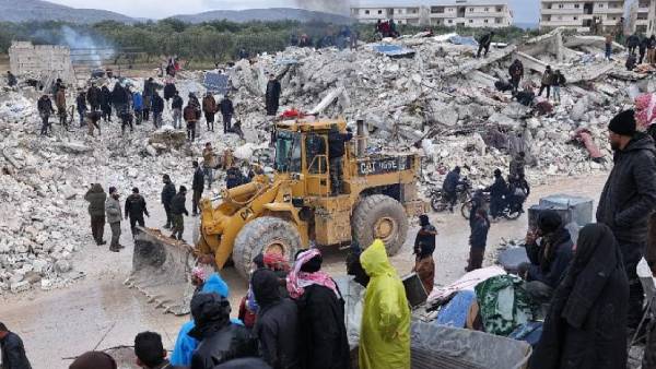 நிலநடுக்கத்தின் மையப்பகுதியாக.. நிலநடுக்கத்தின் மையப்பகுதியாக..