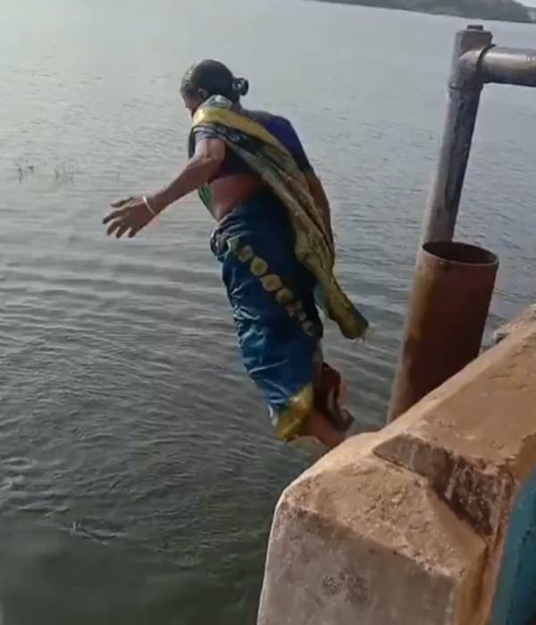  வீட்டில் முடக்கம்