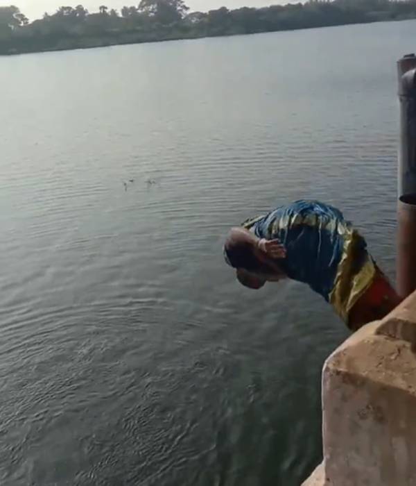  60 வயது பாட்டி