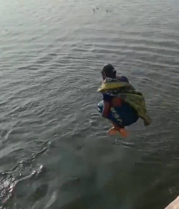  புடவை அணிந்த பாட்டி