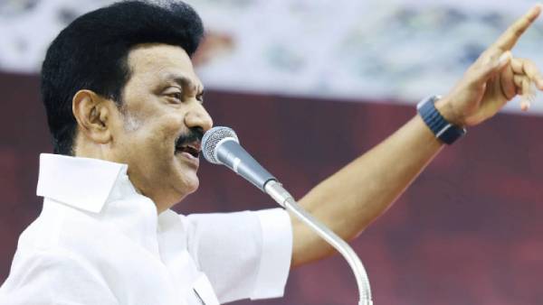 சுட்டிக்காட்டிய முதலமைச்சர் சுட்டிக்காட்டிய முதலமைச்சர்