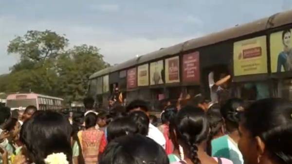 கல்லூரி மாணவிகள் வேதனை 