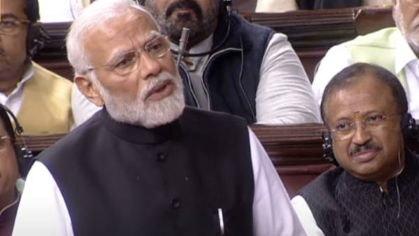 எவ்வளவு சேற்றை வாரி இறைத்தாலும் எவ்வளவு சேற்றை வாரி இறைத்தாலும்