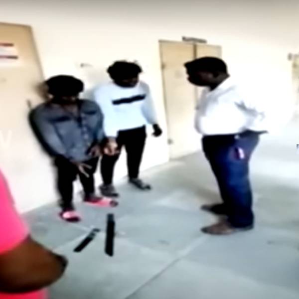 போலீஸிடம் ஒப்படைப்பு போலீஸிடம் ஒப்படைப்பு