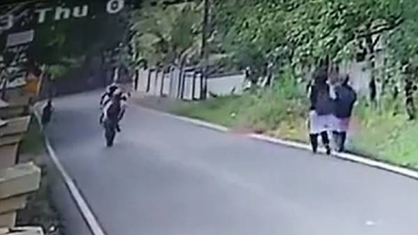  கெத்து காட்டுவதற்காக.. 