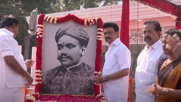 Chief Minister Stalin stood in front of Veerapandiya Katta Bomman,Maruthu brothers,VOC and took a photo Chief Minister Stalin stood in front of Veerapandiya Katta Bomman,Maruthu brothers,VOC and took a photo