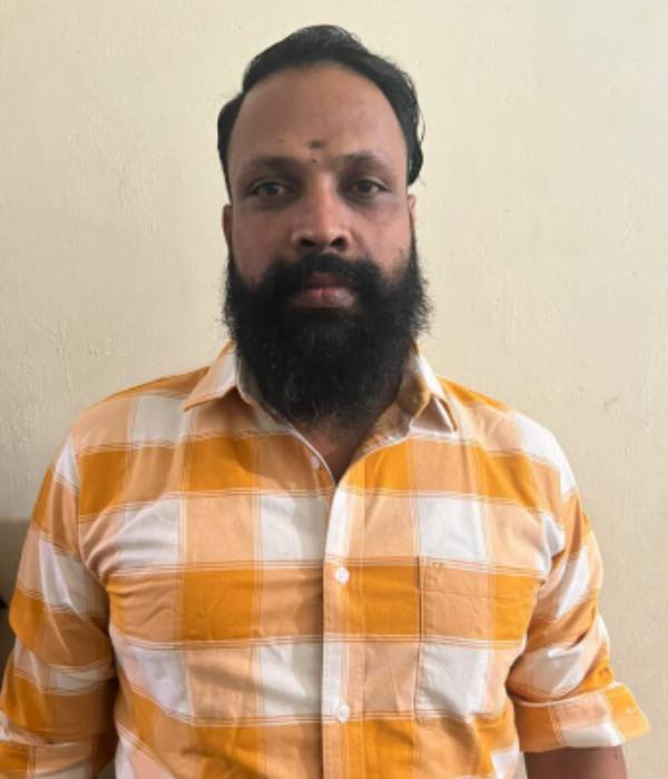  ஜெயிலர் வீட்டில் குண்டுவீச்சு