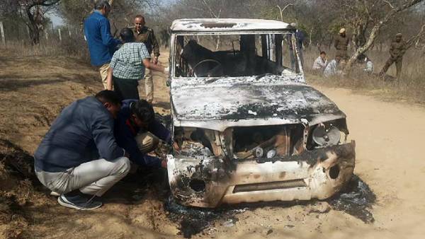 எரிந்த கார் 