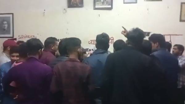  தொடரும் போராட்டம்