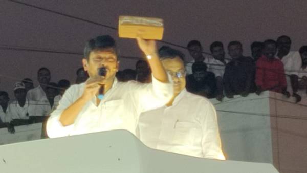 உதயநிதி - செங்கல் பிரச்சாரம்