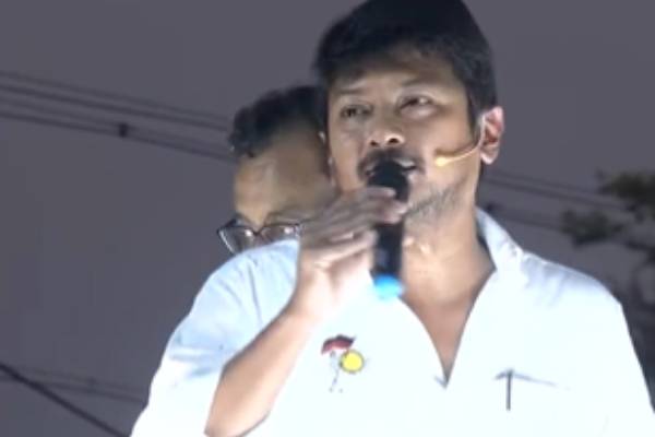  மக்கள் துரத்தி அடிக்கிறார்கள்