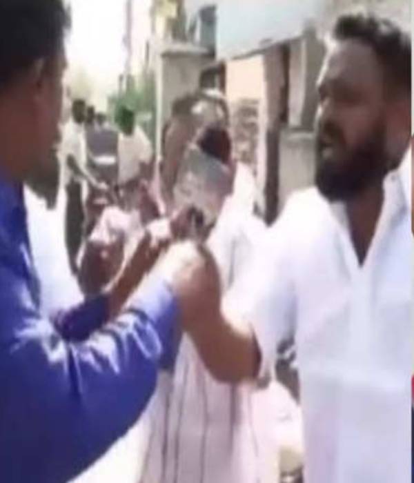 அதிமுக தாக்குதல் 