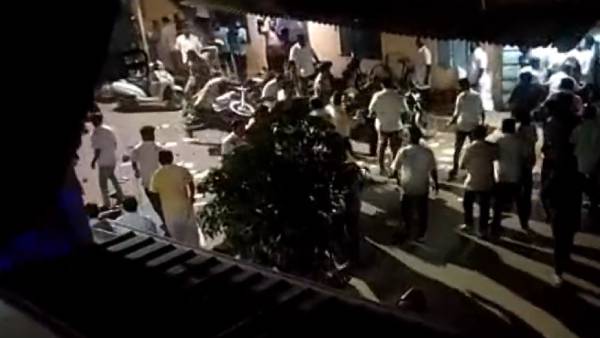 கற்கள் வீச்சு 